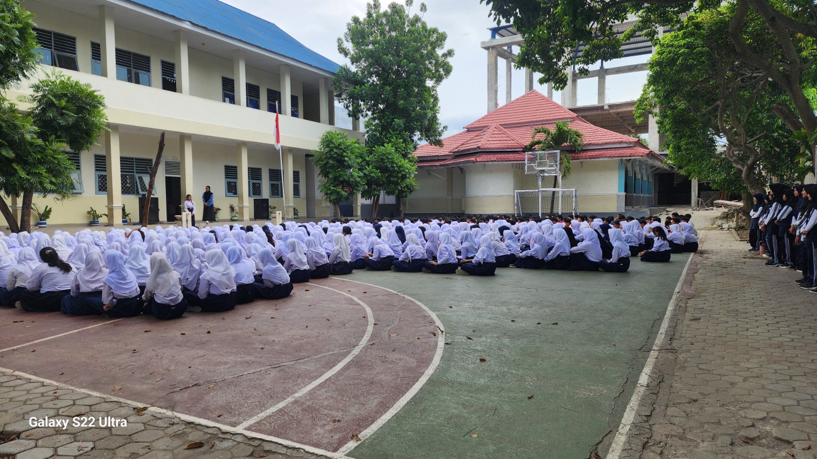 Apel bersama (dirangkaikan dengan dzikir pagi dan evaluasi tata tertib sekolah)